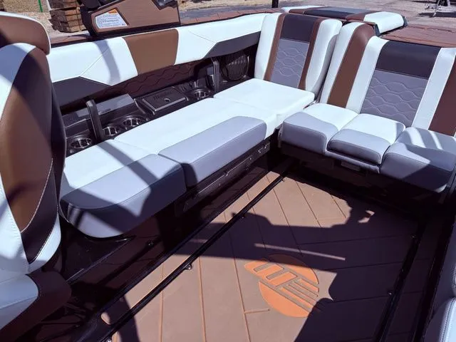 Slide: The Image of Malibu Wakesetter 23 LSV 2026 - 15