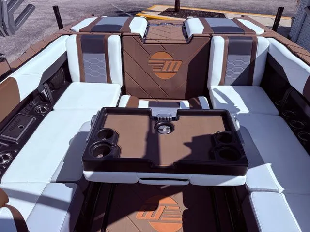 Slide: The Image of Malibu Wakesetter 23 LSV 2026 - 19