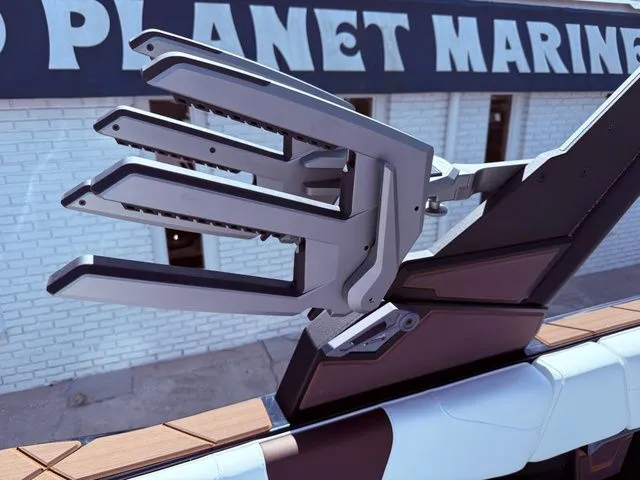 Slide: The Image of Malibu Wakesetter 23 LSV 2026 - 20