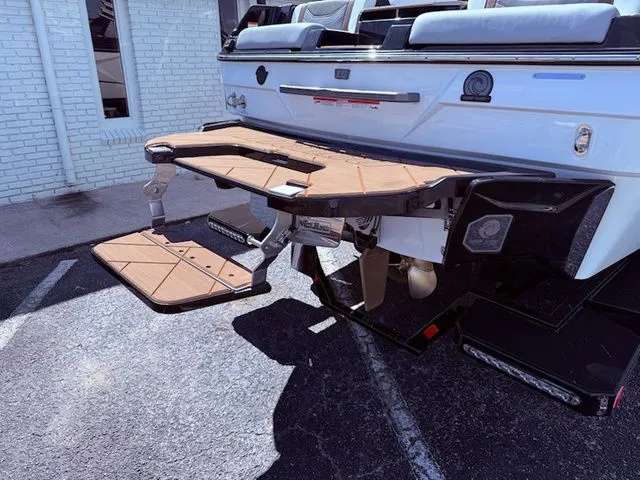 Slide: The Image of Malibu Wakesetter 23 LSV 2026 - 5