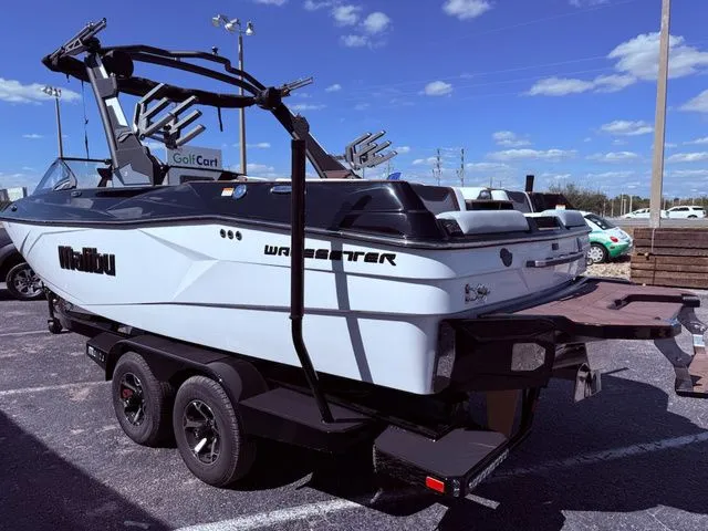 Slide: The Image of Malibu Wakesetter 23 LSV 2026 - 6