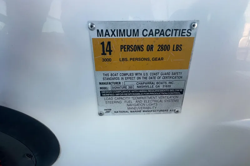 Slide: The Image of Capacity plate on 2001 Chaparral Signature 260, max 14 persons or 2800 lbs. - 29