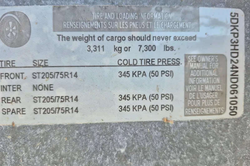 Slide: The Image of Tire and loading information label for 2017 Avalon 2785, showing tire sizes and pressure. - 25