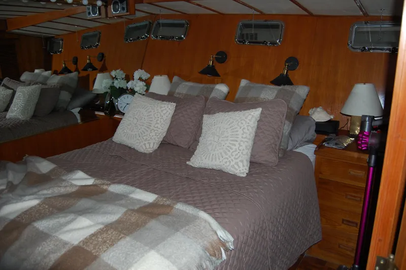 Slide: The Image of Ocean Alexander 50 Pilothouse 1981 - 66