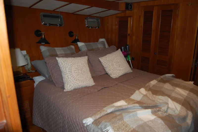 Slide: The Image of Ocean Alexander 50 Pilothouse 1981 - 69