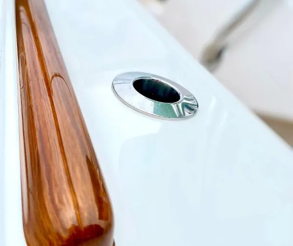 Slide: The Image of Front Runner 26 Center Console 2022 - 10