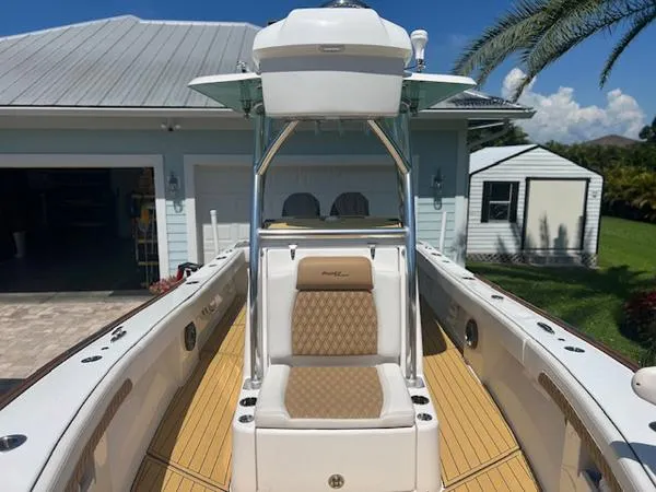 Slide: The Image of Front Runner 26 Center Console 2022 - 7