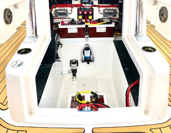 Slide: The Image of Front Runner 26 Center Console 2022 - 8