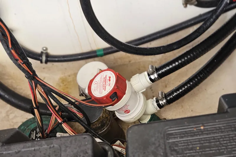 Slide: The Image of Bilge pump system in a 2015 Everglades 255 Center Console boat. - 41