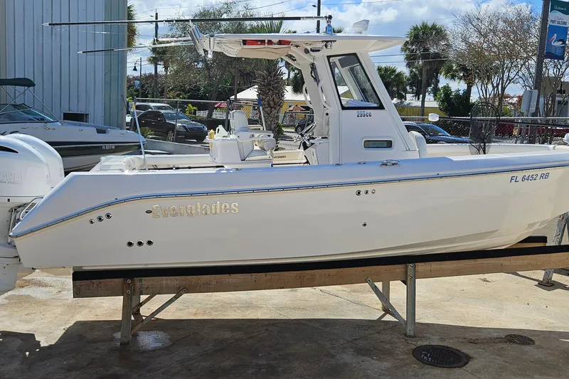 Slide: The Image of 2015 Everglades 255 Center Console boat on display, side view. - 43