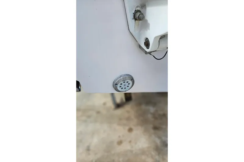 Slide: The Image of Close-up of 2015 Everglades 255 Center Console boat component detail. - 48