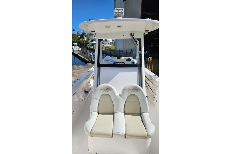 Slide: The Image of 2015 Everglades 255 Center Console boat with dual seats and sleek design. - 9