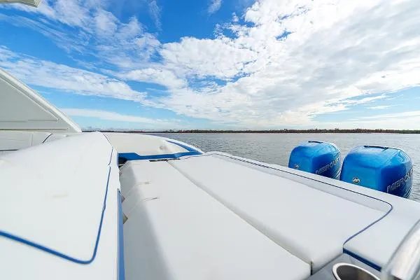 Slide: The Image of Formula 350 Crossover Bowrider 2018 - 11