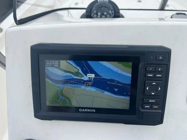 Slide: The Image of Boston Whaler 170 Montauk 2022 - 4