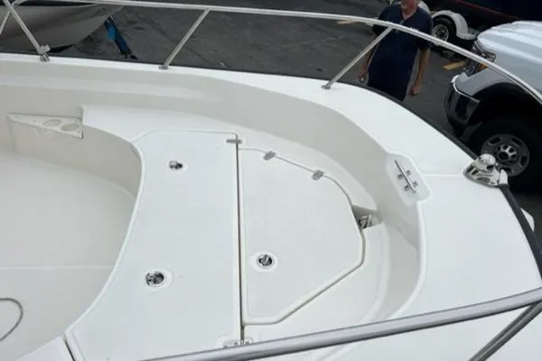 Slide: The Image of Boston Whaler 170 Montauk 2022 - 9