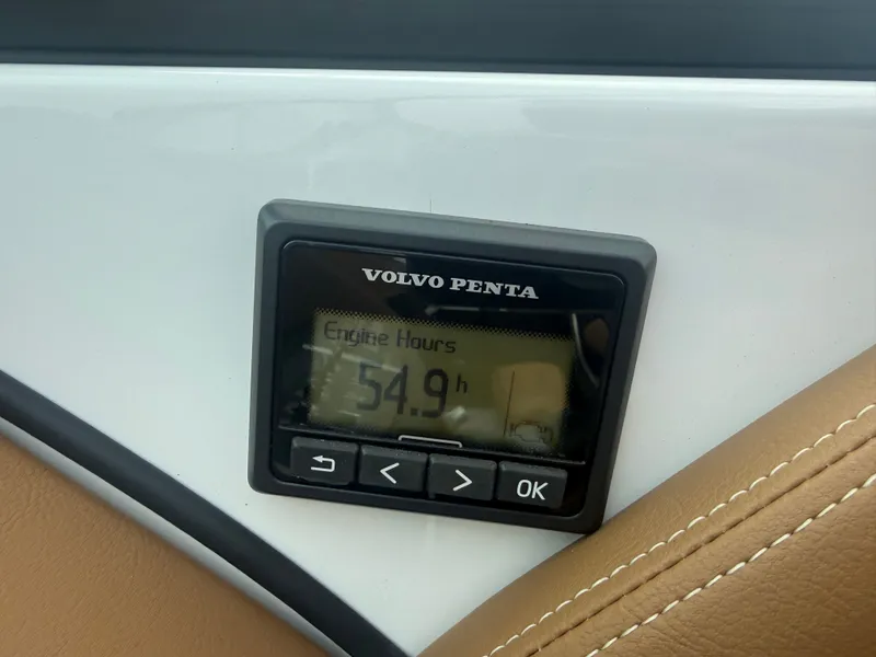 Slide: The Image of Four Winns H4 2023 - 14