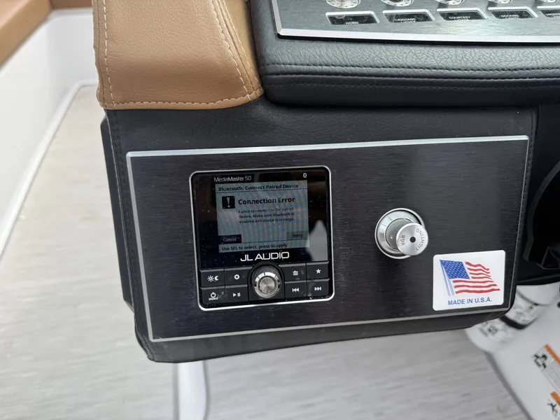 Slide: The Image of Four Winns H4 2023 - 16