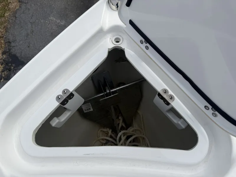 Slide: The Image of Four Winns H4 2023 - 19