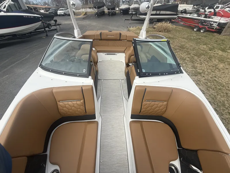 Slide: The Image of Four Winns H4 2023 - 20