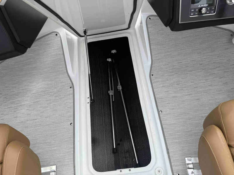 Slide: The Image of Four Winns H4 2023 - 21