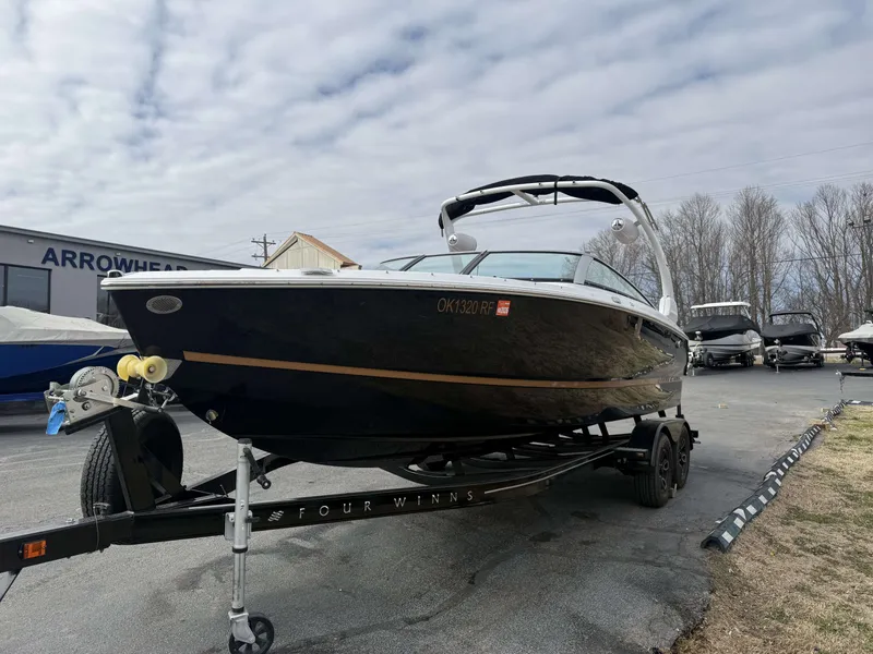 Slide: The Image of Four Winns H4 2023 - 25