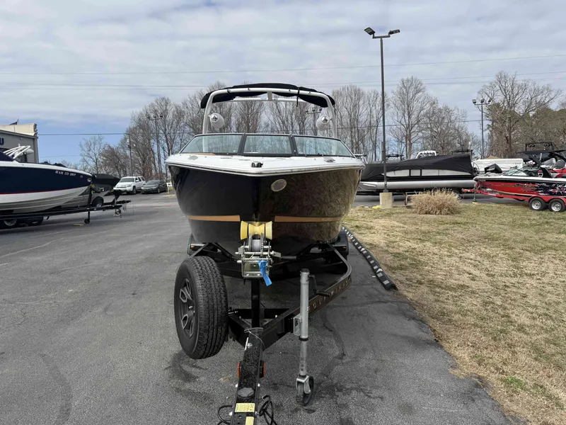 Slide: The Image of Four Winns H4 2023 - 3