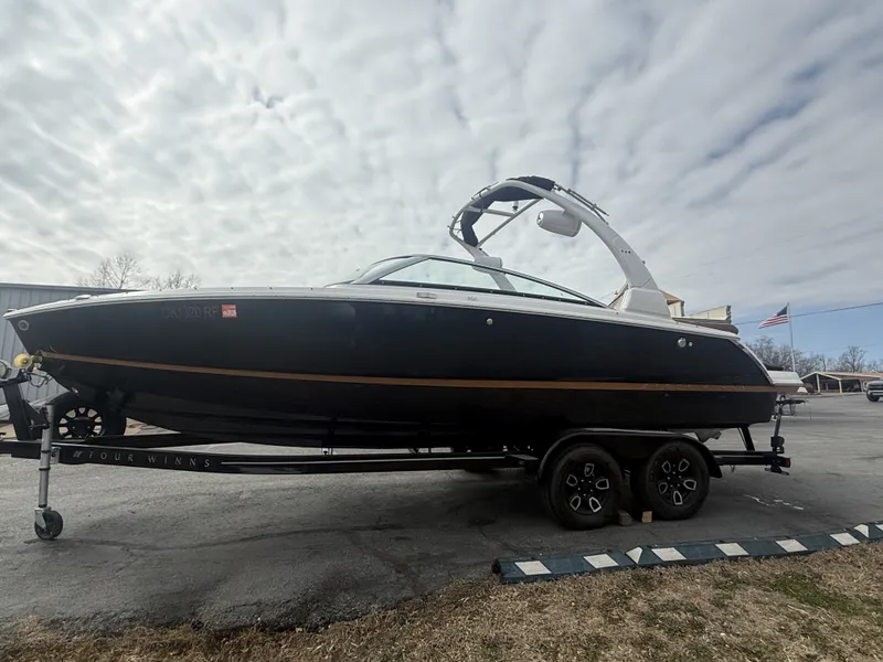 Slide: The Image of Four Winns H4 2023 - 4