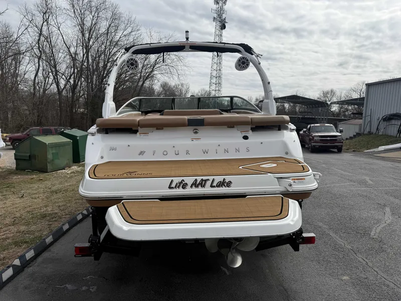 Slide: The Image of Four Winns H4 2023 - 6