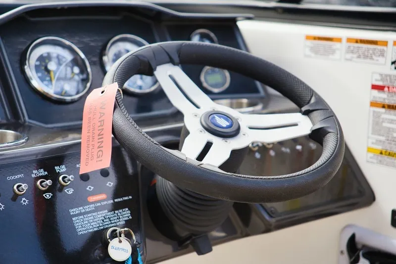 Slide: The Image of Bayliner VR5 Bowrider I/O 2024 - 11