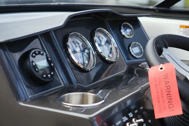 Slide: The Image of Bayliner VR5 Bowrider I/O 2024 - 12