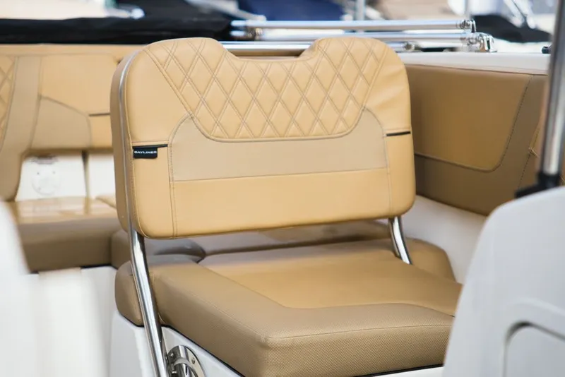 Slide: The Image of Bayliner VR5 Bowrider I/O 2024 - 14