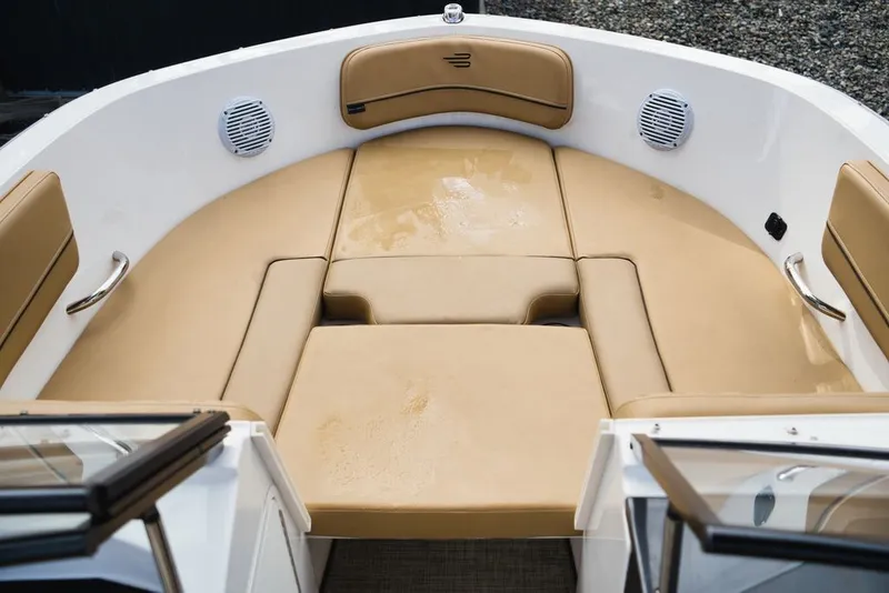 Slide: The Image of Bayliner VR5 Bowrider I/O 2024 - 15