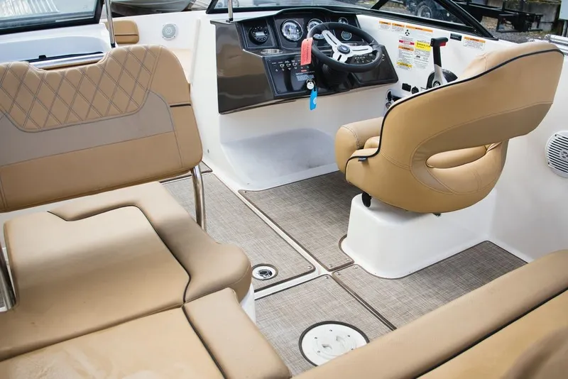 Slide: The Image of Bayliner VR5 Bowrider I/O 2024 - 19