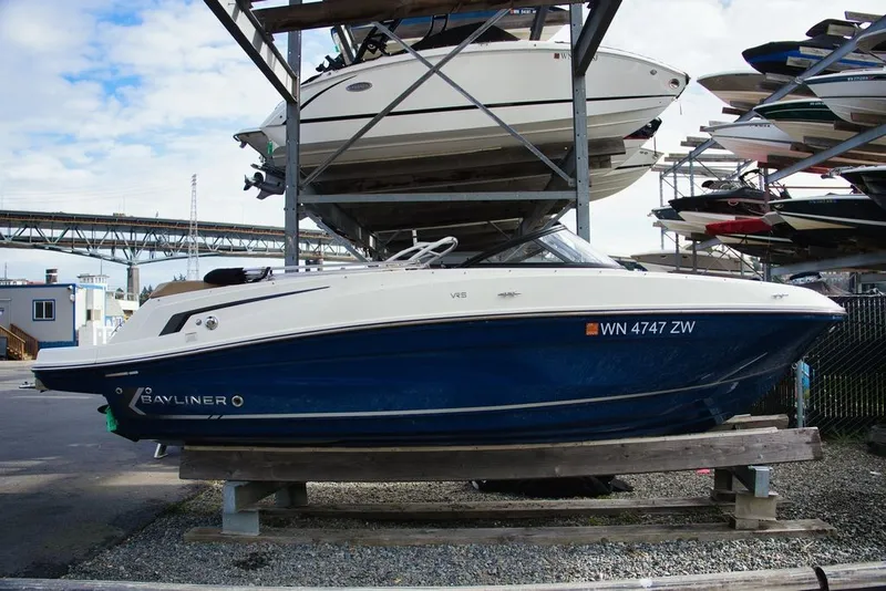 Slide: The Image of Bayliner VR5 Bowrider I/O 2024 - 3