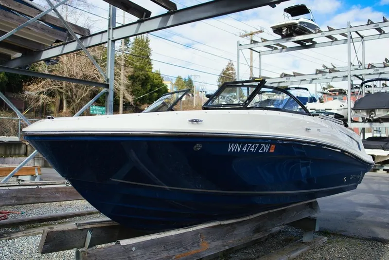 Slide: The Image of Bayliner VR5 Bowrider I/O 2024 - 4
