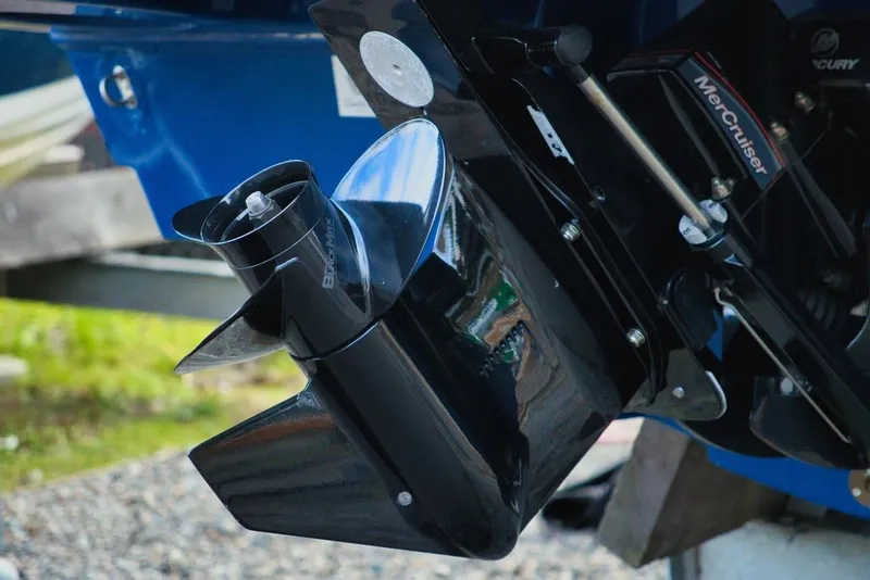 Slide: The Image of Bayliner VR5 Bowrider I/O 2024 - 5