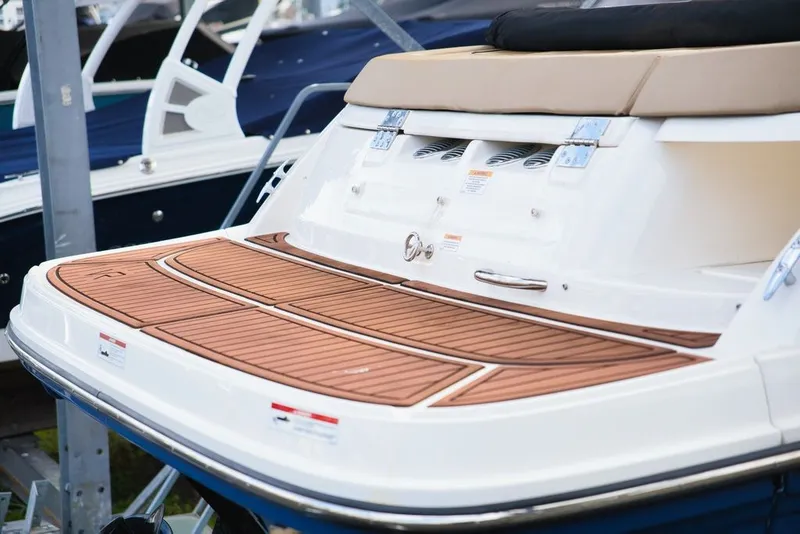 Slide: The Image of Bayliner VR5 Bowrider I/O 2024 - 8