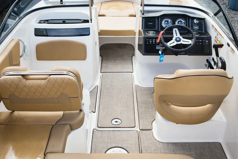 Slide: The Image of Bayliner VR5 Bowrider I/O 2024 - 9