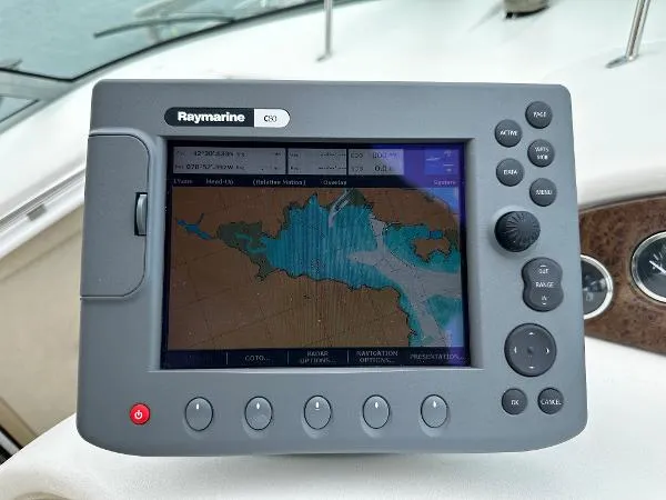 Slide: The Image of Sea Ray 310 Sundancer 2000 - 11