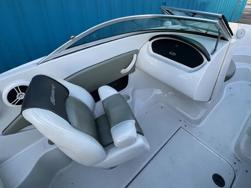 Slide: The Image of Sea Ray 185 Sport 2007 - 8