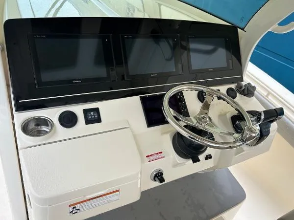 Slide: The Image of Scout 350 LXF 2019 - 10