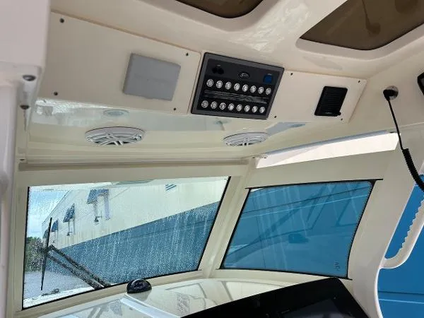 Slide: The Image of Scout 350 LXF 2019 - 11