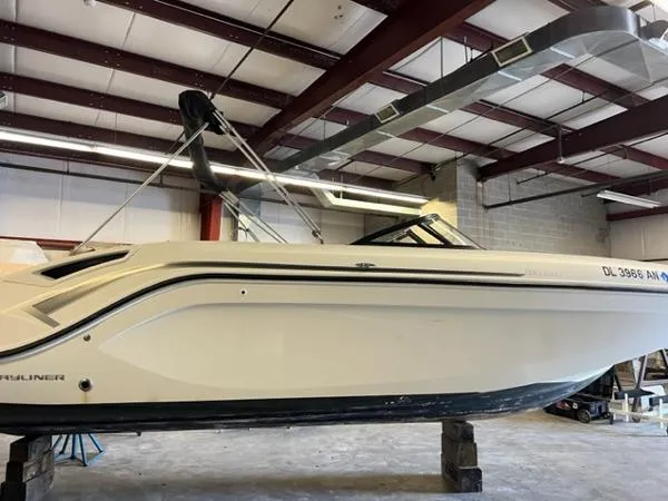 Slide: The Image of Bayliner DX 2200 2021 - 0