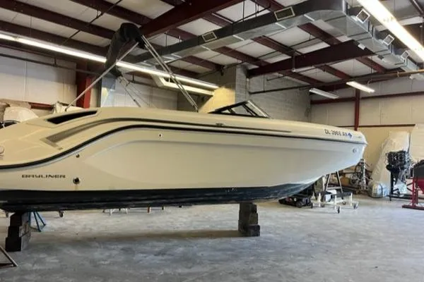 Slide: The Image of Bayliner DX 2200 2021 - 1