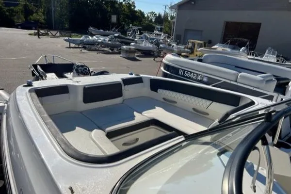 Slide: The Image of Bayliner DX 2200 2021 - 11