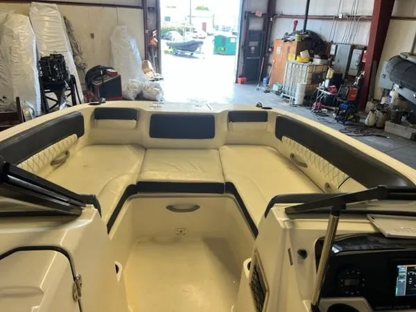 Slide: The Image of Bayliner DX 2200 2021 - 5