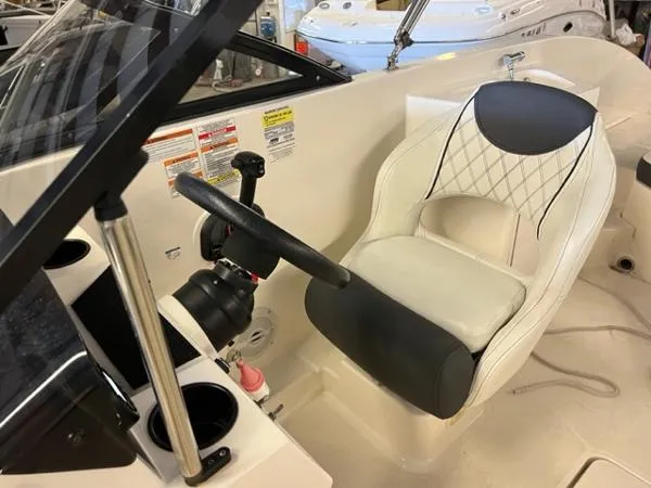 Slide: The Image of Bayliner DX 2200 2021 - 6