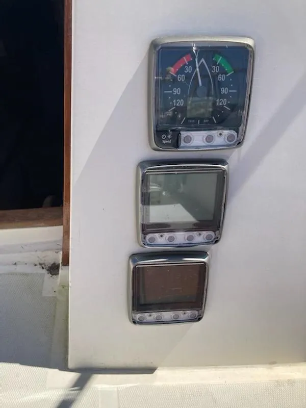 Slide: The Image of CAL 33-2 1986 - 6