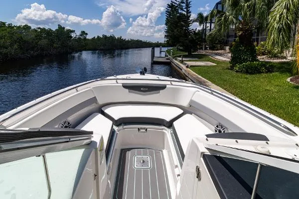 Slide: The Image of Robalo Dual Console 247 2022 - 4