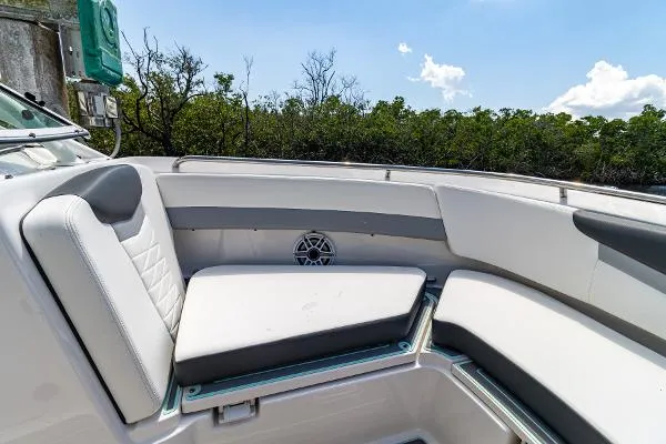 Slide: The Image of Robalo Dual Console 247 2022 - 5